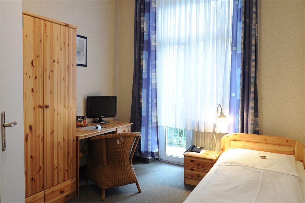 Hotel Karolinger Дюселдорф Екстериор снимка